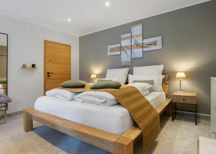 Luxurioese Schaffner * 瓦伦多夫