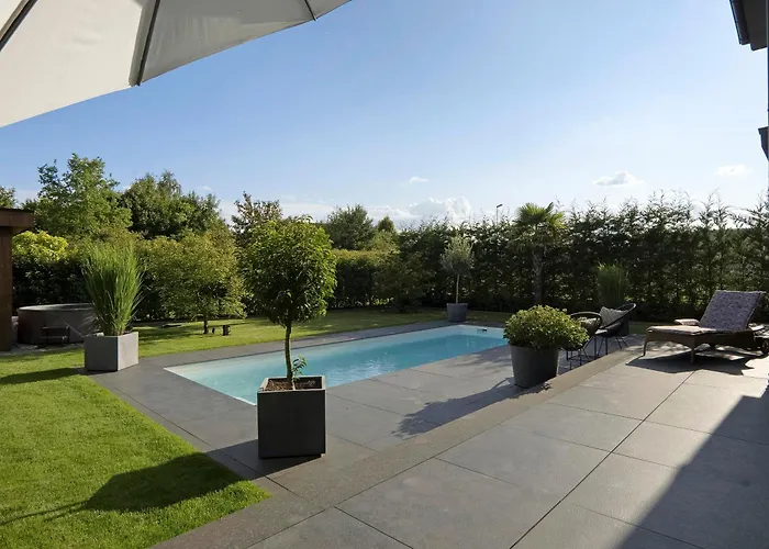 Luxurioese Schaffner 瓦伦多夫