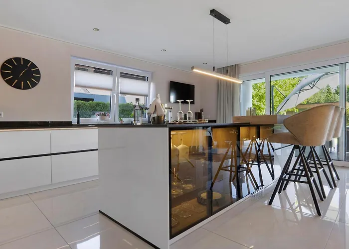 Luxurioese Schaffner * 瓦伦多夫