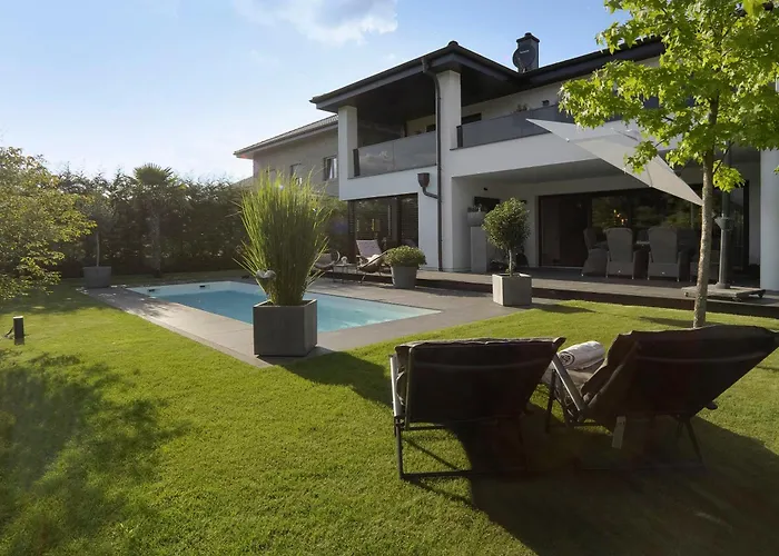 Luxurioese Schaffner 瓦伦多夫