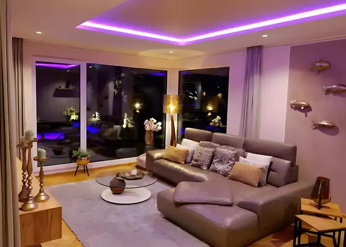 Luxurioese Schaffner * 瓦伦多夫